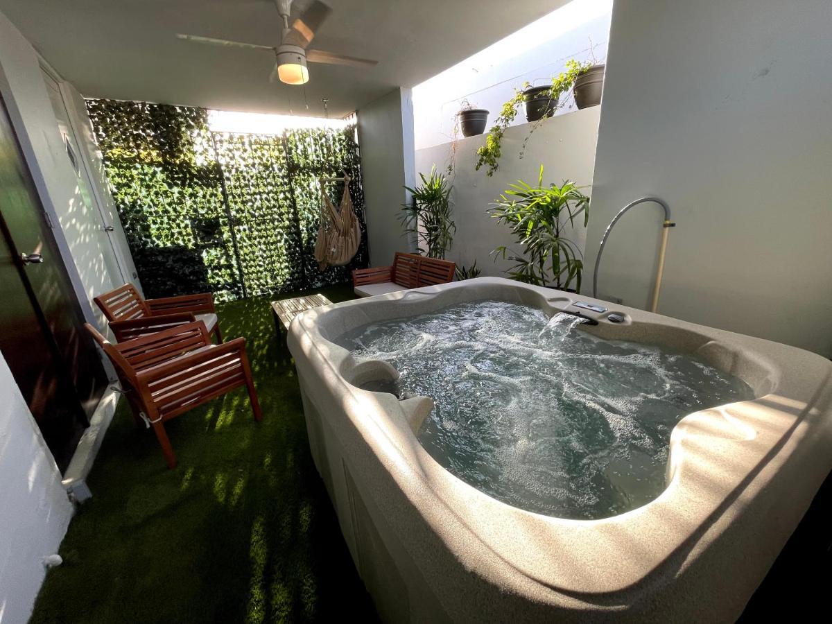Spacious Retreat With Private Jacuzzi And Terrace 庞塞 外观 照片